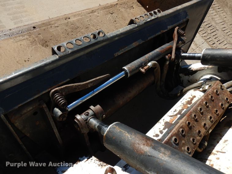 image for item HR9146 2007 Bobcat S330  skid steer loader