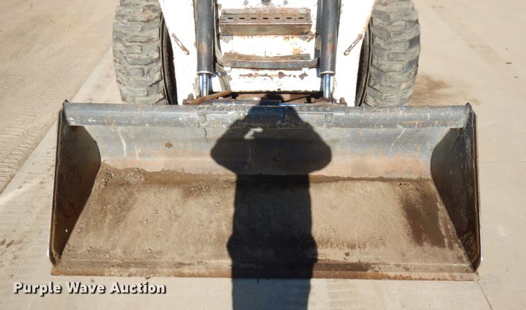 image for item HR9146 2007 Bobcat S330  skid steer loader