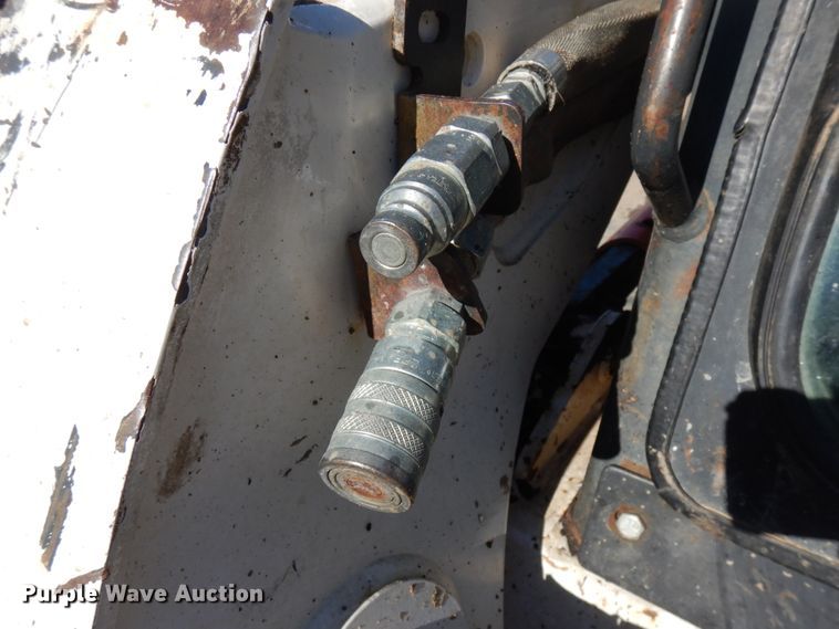 image for item HR9146 2007 Bobcat S330  skid steer loader