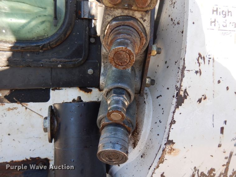 image for item HR9146 2007 Bobcat S330  skid steer loader