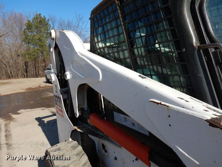 image for item HR9146 2007 Bobcat S330  skid steer loader