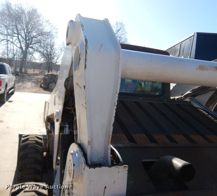 image for item HR9146 2007 Bobcat S330  skid steer loader