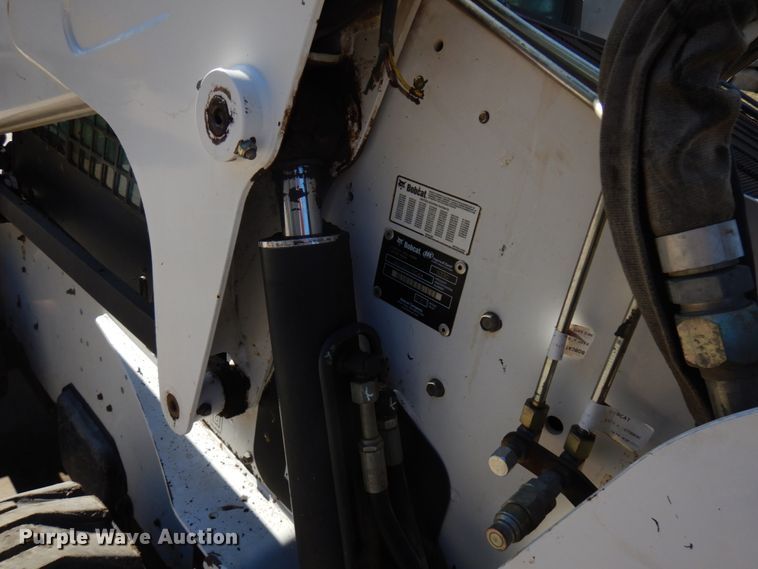 image for item HR9146 2007 Bobcat S330  skid steer loader