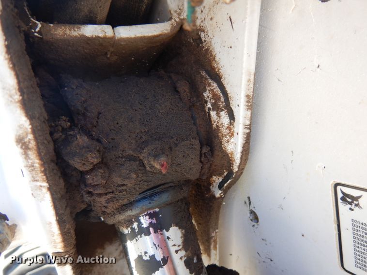 image for item HR9146 2007 Bobcat S330  skid steer loader