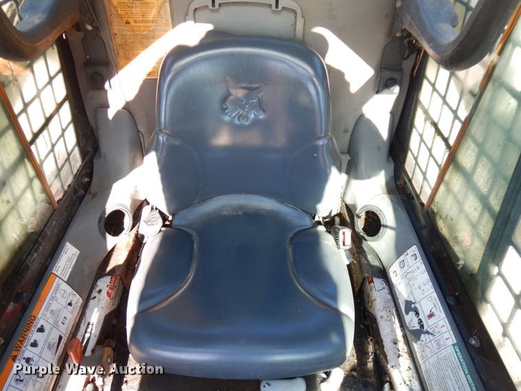 image for item HR9146 2007 Bobcat S330  skid steer loader