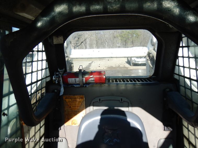 image for item HR9146 2007 Bobcat S330  skid steer loader