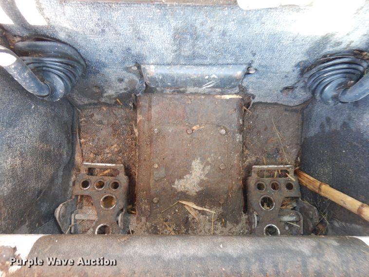 image for item HR9146 2007 Bobcat S330  skid steer loader