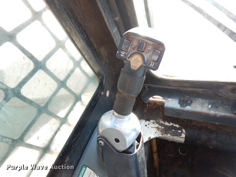 image for item HR9146 2007 Bobcat S330  skid steer loader