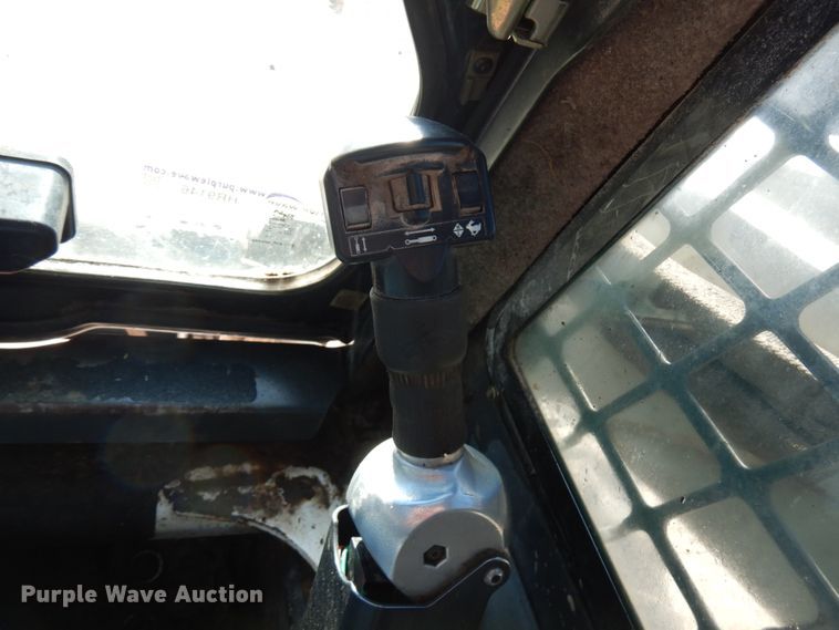 image for item HR9146 2007 Bobcat S330  skid steer loader