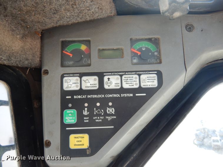 image for item HR9146 2007 Bobcat S330  skid steer loader