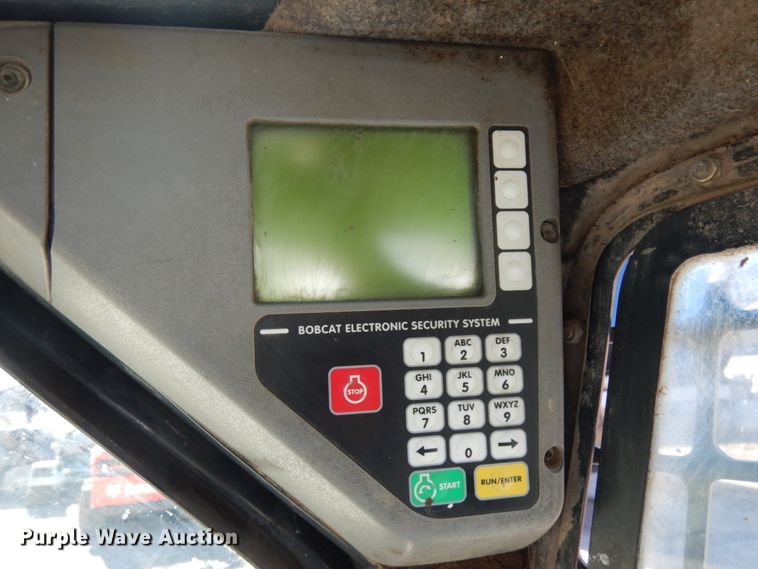 image for item HR9146 2007 Bobcat S330  skid steer loader