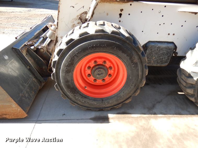 image for item HR9146 2007 Bobcat S330  skid steer loader