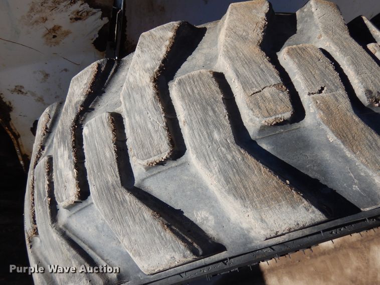 image for item HR9146 2007 Bobcat S330  skid steer loader