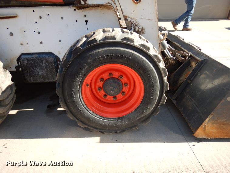 image for item HR9146 2007 Bobcat S330  skid steer loader