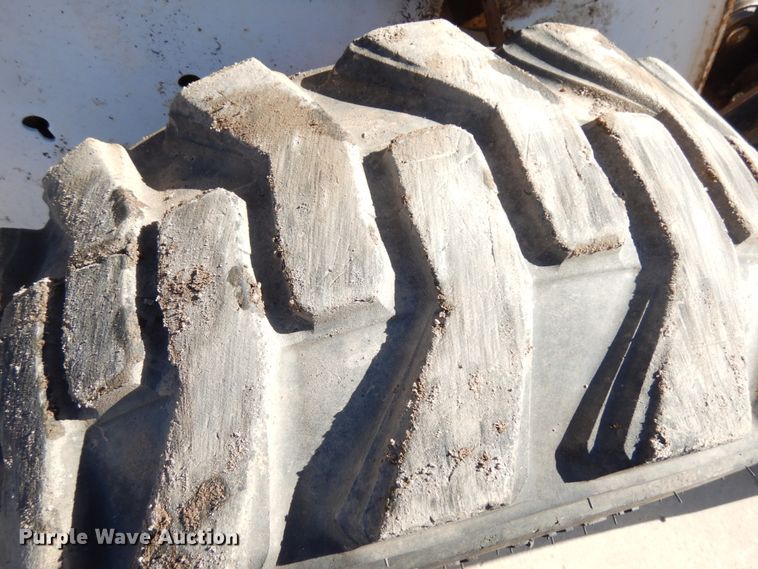 image for item HR9146 2007 Bobcat S330  skid steer loader