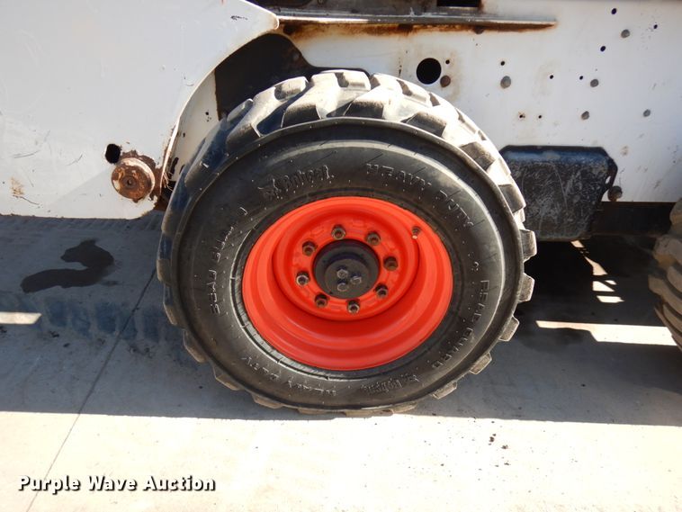 image for item HR9146 2007 Bobcat S330  skid steer loader