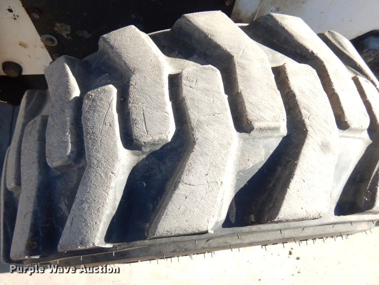 image for item HR9146 2007 Bobcat S330  skid steer loader