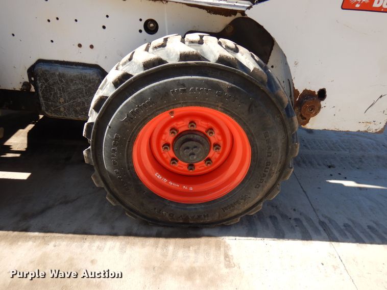 image for item HR9146 2007 Bobcat S330  skid steer loader