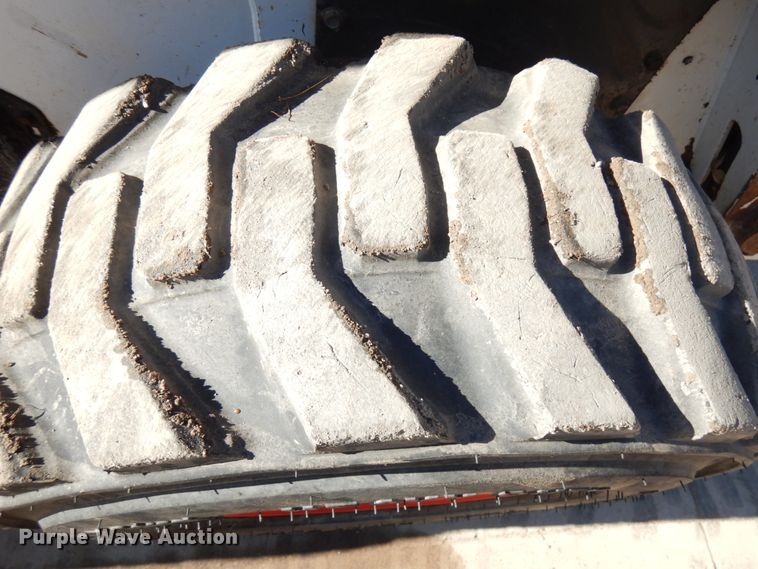 image for item HR9146 2007 Bobcat S330  skid steer loader