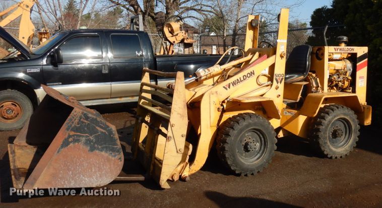image for item HR9159 2002 Waldon 5100  compact utility loader