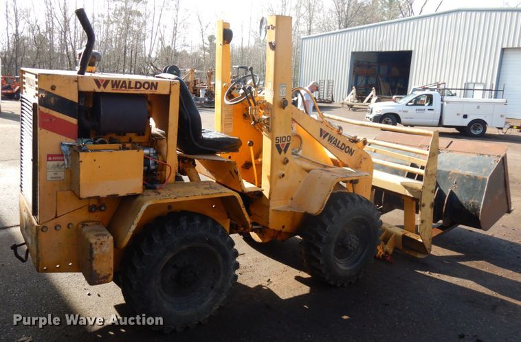 image for item HR9159 2002 Waldon 5100  compact utility loader