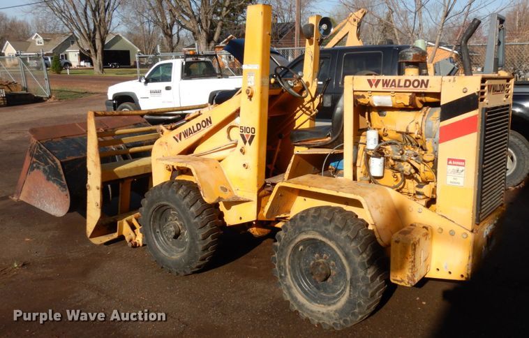 image for item HR9159 2002 Waldon 5100  compact utility loader