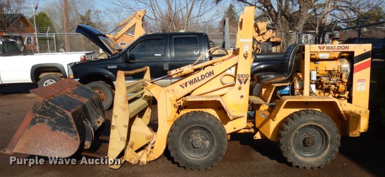 image for item HR9159 2002 Waldon 5100  compact utility loader