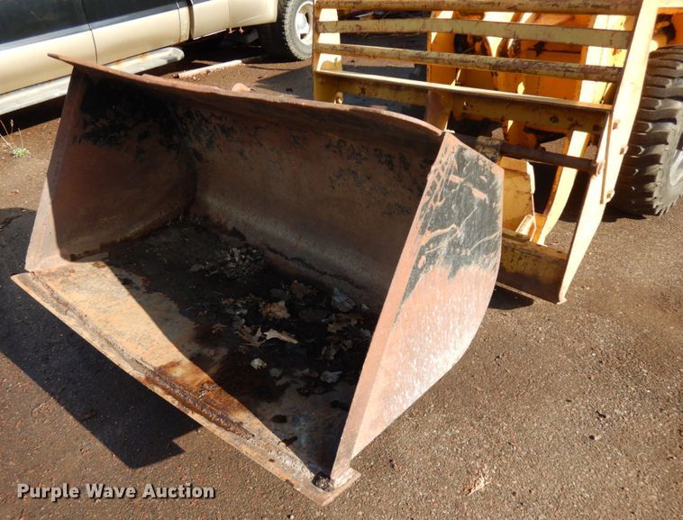 image for item HR9159 2002 Waldon 5100  compact utility loader