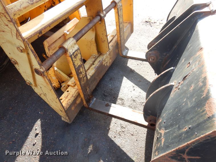 image for item HR9159 2002 Waldon 5100  compact utility loader