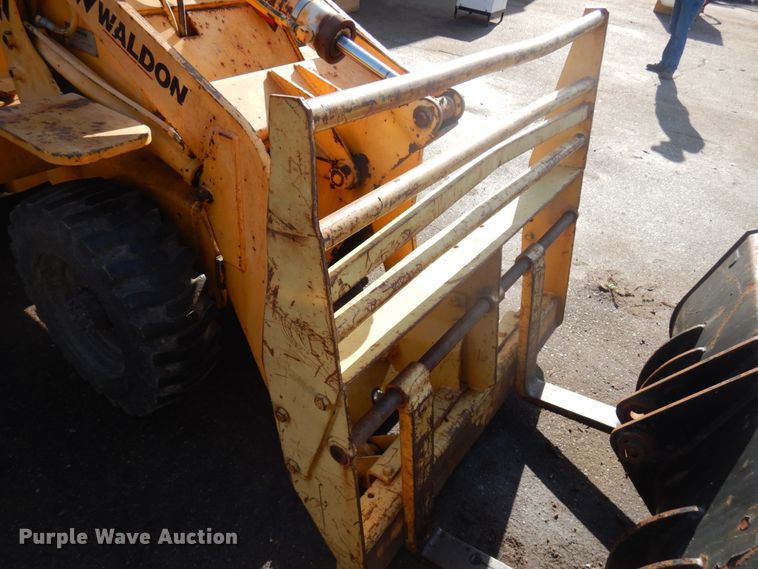 image for item HR9159 2002 Waldon 5100  compact utility loader