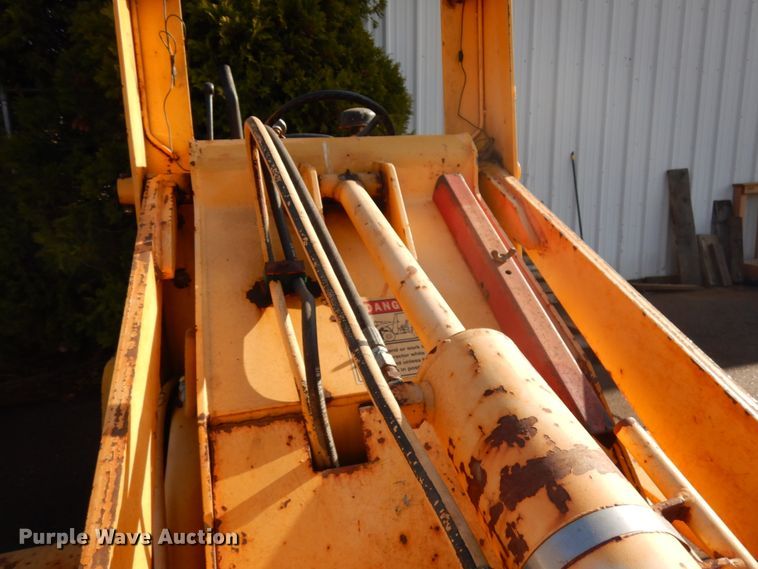 image for item HR9159 2002 Waldon 5100  compact utility loader