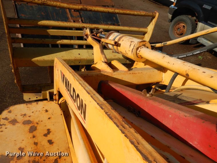 image for item HR9159 2002 Waldon 5100  compact utility loader