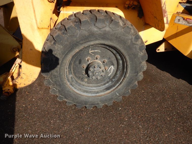 image for item HR9159 2002 Waldon 5100  compact utility loader