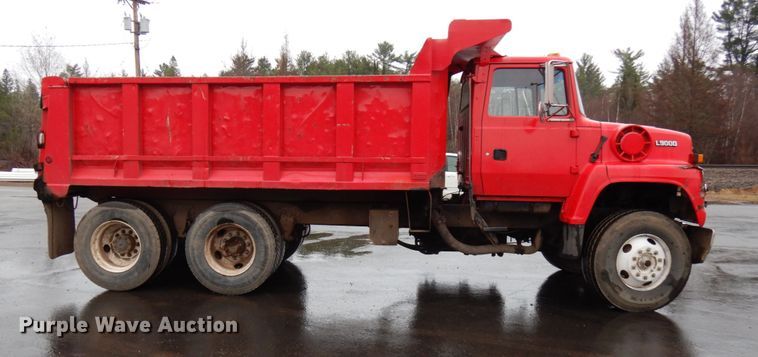 image for item HR9169 1995 Ford L9000  dump truck