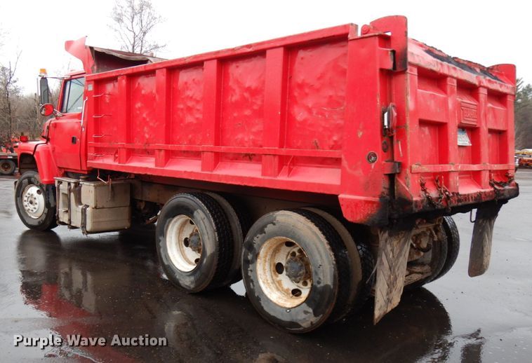 image for item HR9169 1995 Ford L9000  dump truck