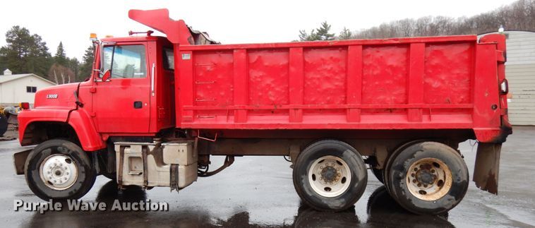 image for item HR9169 1995 Ford L9000  dump truck
