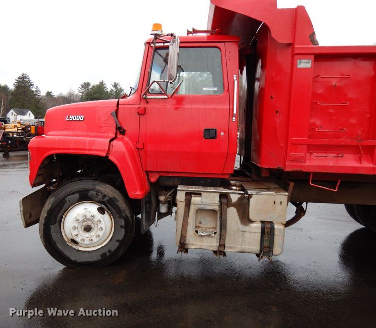 image for item HR9169 1995 Ford L9000  dump truck