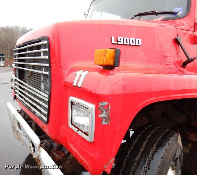 image for item HR9169 1995 Ford L9000  dump truck
