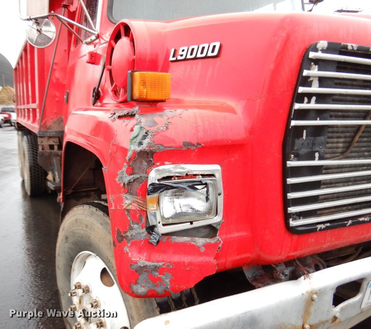 image for item HR9169 1995 Ford L9000  dump truck