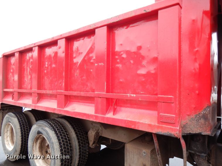 image for item HR9169 1995 Ford L9000  dump truck