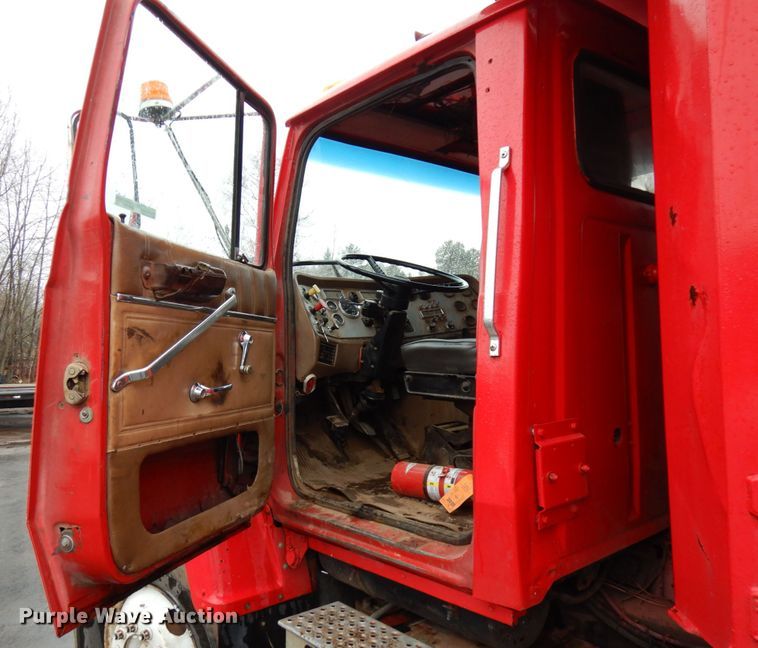 image for item HR9169 1995 Ford L9000  dump truck
