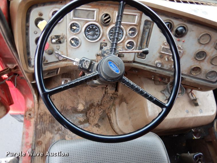 image for item HR9169 1995 Ford L9000  dump truck