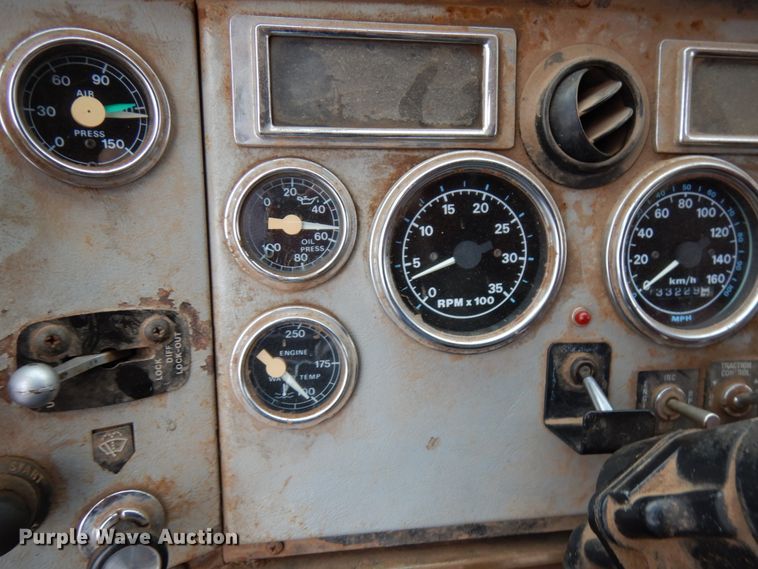 image for item HR9169 1995 Ford L9000  dump truck