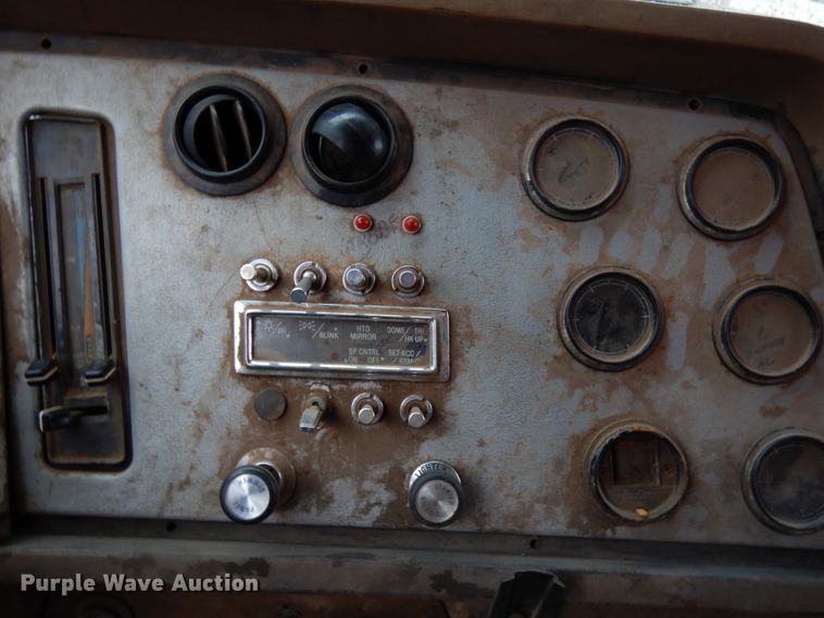 image for item HR9169 1995 Ford L9000  dump truck