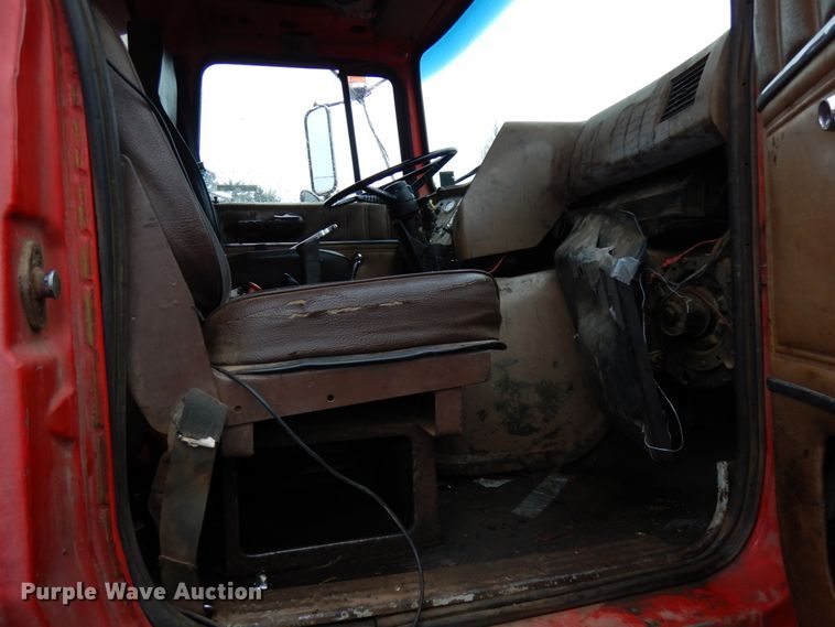 image for item HR9169 1995 Ford L9000  dump truck