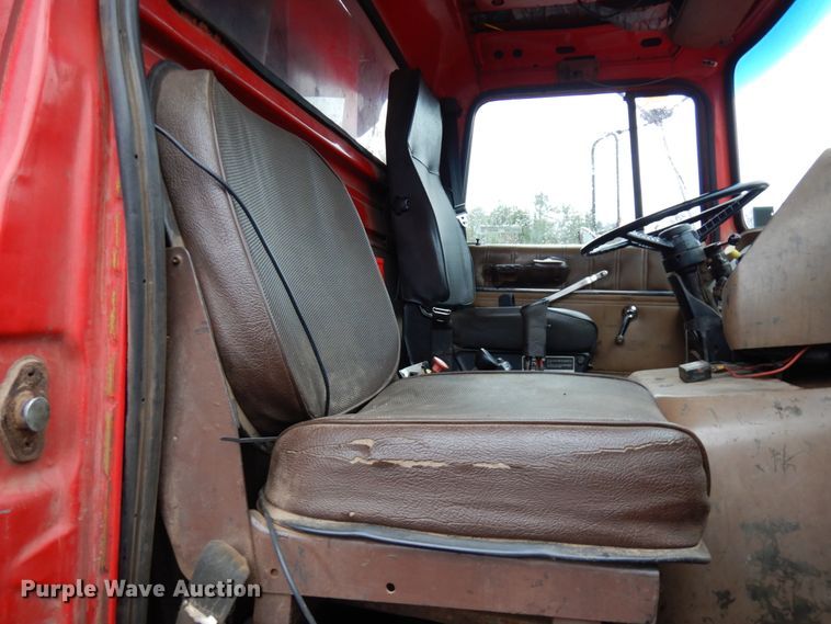 image for item HR9169 1995 Ford L9000  dump truck