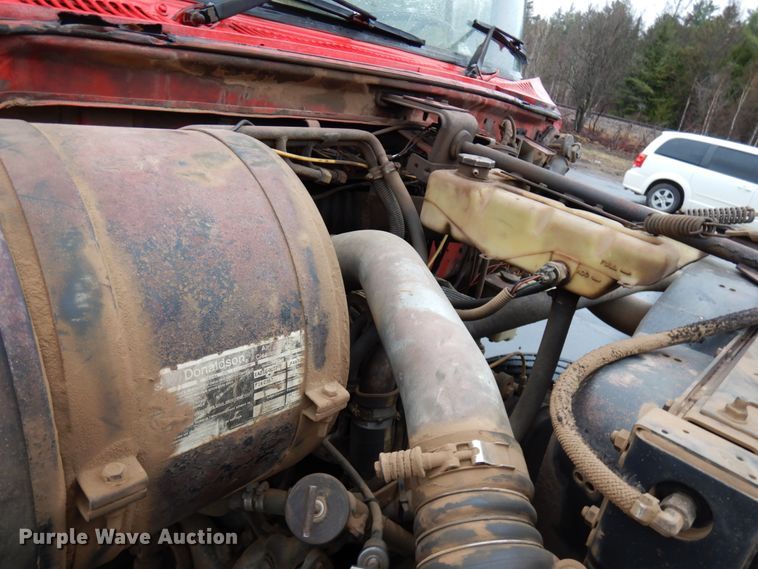 image for item HR9169 1995 Ford L9000  dump truck