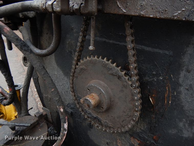 image for item HR9172 Oil distributor tank bed