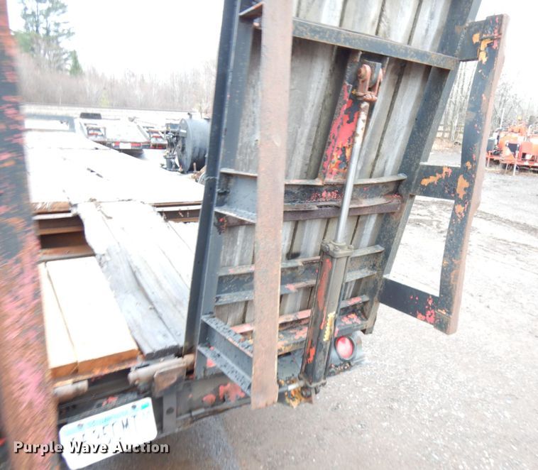 image for item HR9173 1989 Superior equipment trailer