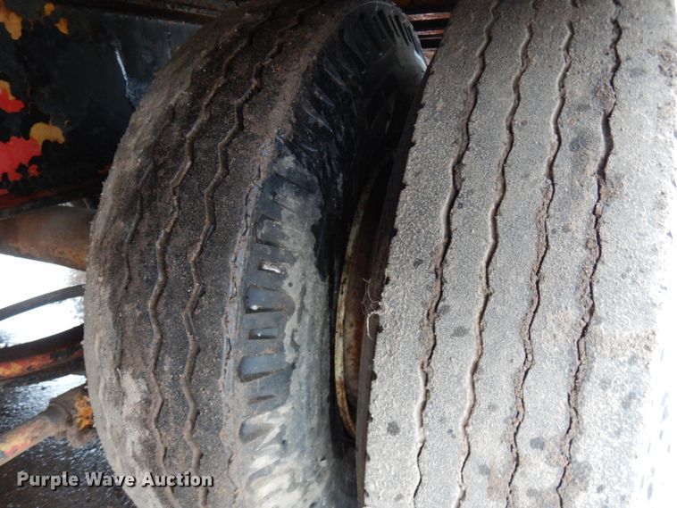 image for item HR9173 1989 Superior equipment trailer